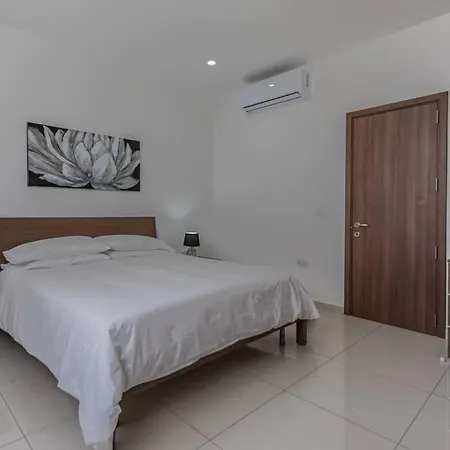 Sf Homes - Flat 3 A New, Modern & Spacious 2 Minutes Walk From The Centre * San Pawl il-Baħar