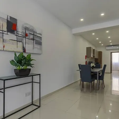 Sf Homes - Flat 3 A New, Modern & Spacious 2 Minutes Walk From The Centre 아파트