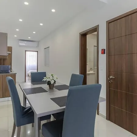 Sf Homes - Flat 3 A New, Modern & Spacious 2 Minutes Walk From The Centre * San Pawl il-Baħar
