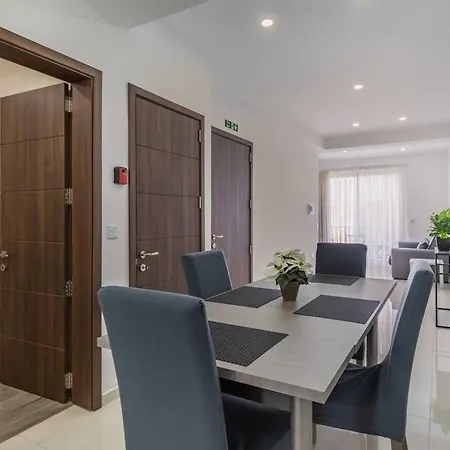 Апартаменты Sf Homes - Flat 3 A New, Modern & Spacious 2 Minutes Walk From The Centre Сент-Полс-Бей
