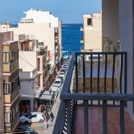 Sf Homes - Flat 3 A New, Modern & Spacious 2 Minutes Walk From The Centre 아파트 *